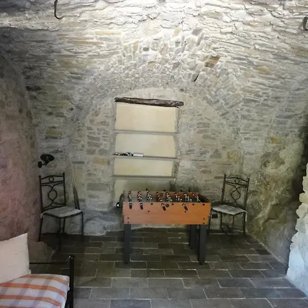 Il Merlo Della Rocca Feriehus Imperia